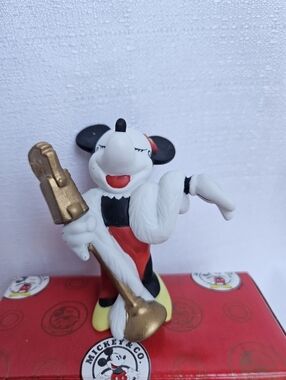 Minnie Mouse SInging Figurine Enesco